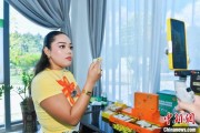 四柱排盘泰国主播品三亚榴莲：“尝到了家乡味”